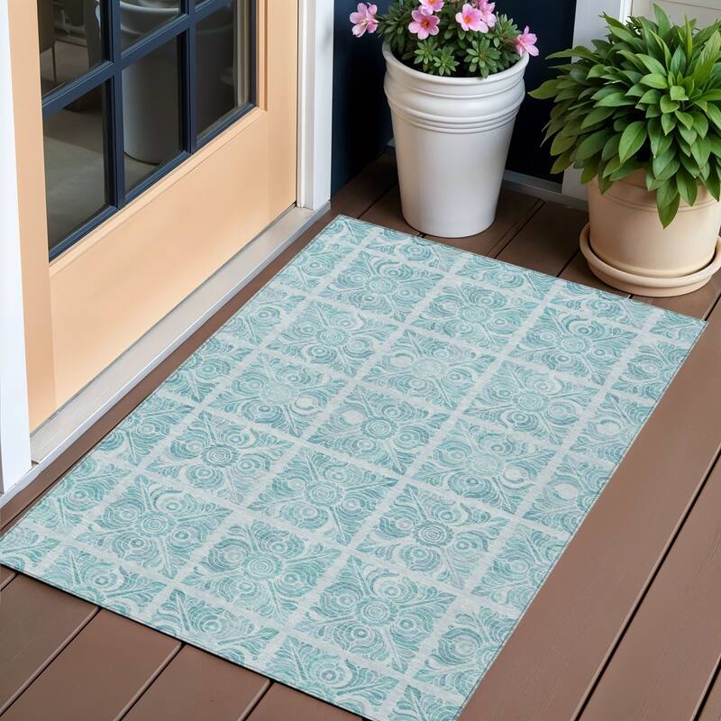 HomeRoots Medallion Transitional Rectangle Outdoor Rug - 3' x 5'
