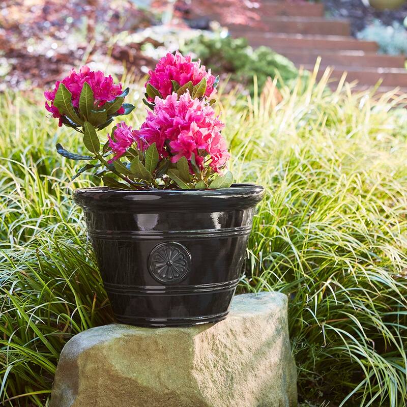 Southern Patio Modesto Handcrafted Composite Planter