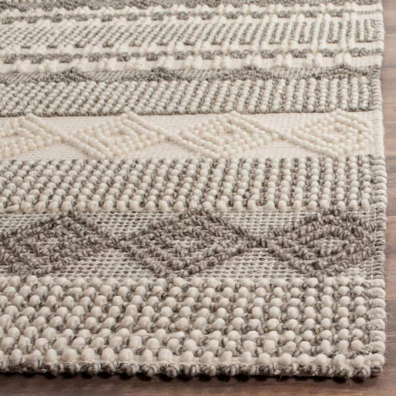 SAFAVIEH Handmade Natura Annedorte Wool Rug