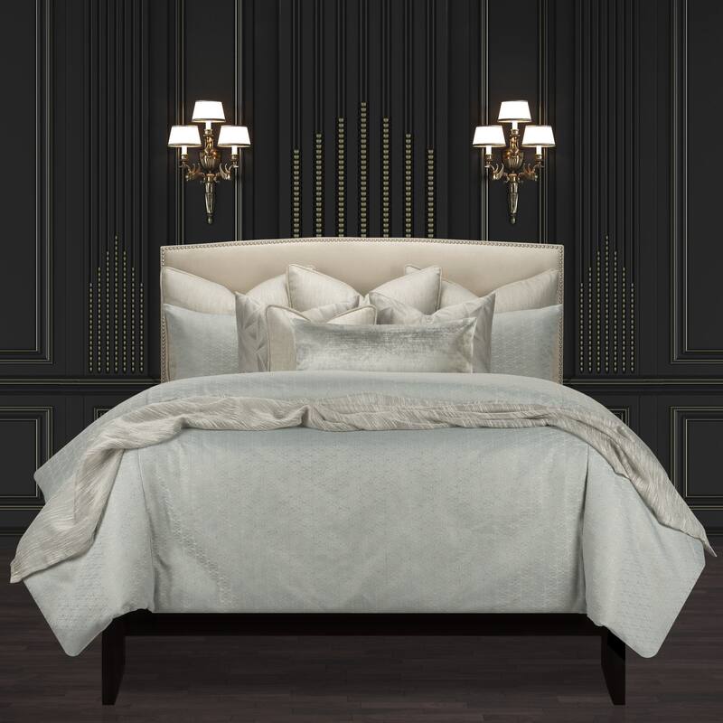 Star Attraction Luminous Motif Supreme Duvet Cover and Insert Set - Queen - Mist