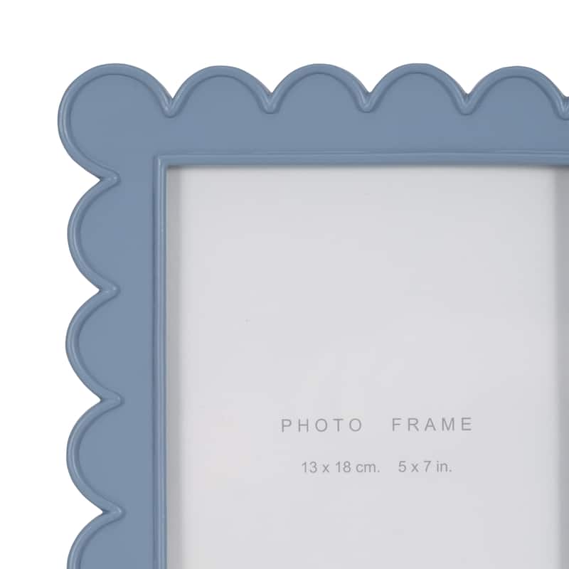 Sagebrook Home Resin Picture Frame with Scalloped Edges and Built-In Stand