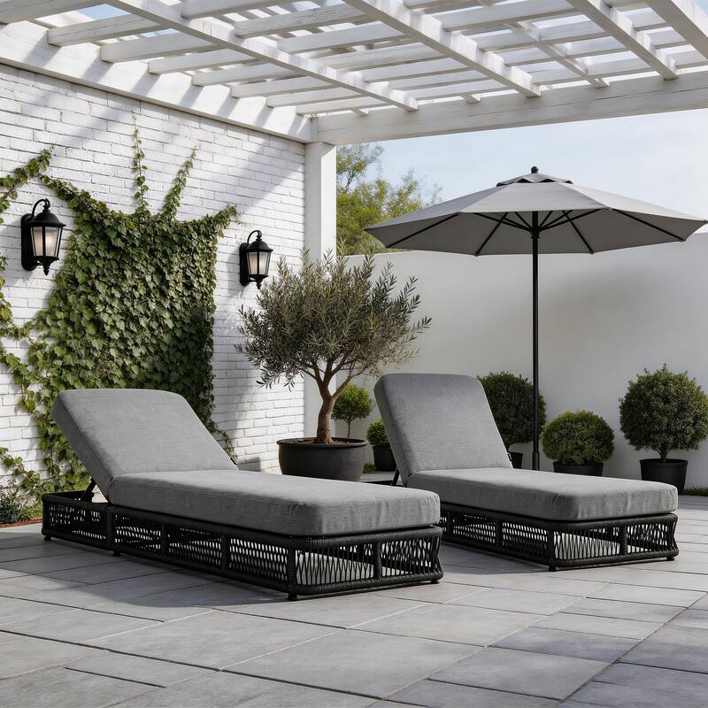 Set of 2 Woven Rattan Outdoor Chaise Lounge With Cushion