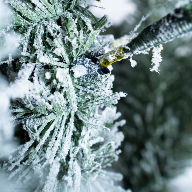 6/7FT Snow Flocked Artificial Christmas Tree for Home Decoration