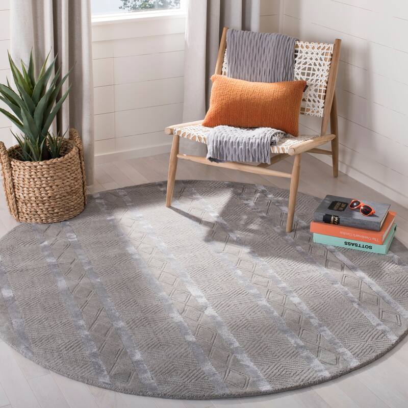 SAFAVIEH Handmade Soho Marlana N.Z. Wool Rug - 6' Round - Light Grey