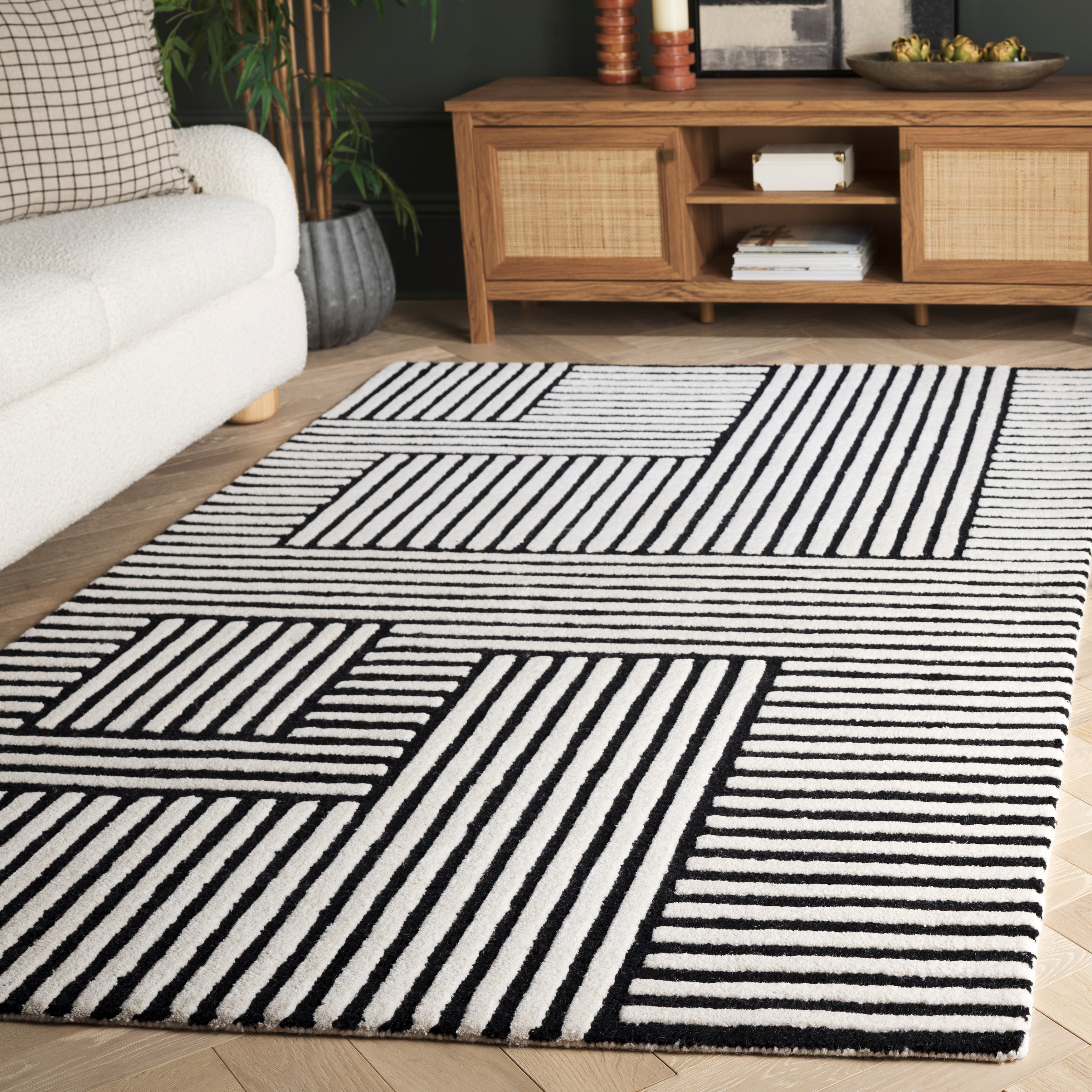 SAFAVIEH Handmade Chatham Eldbjorg Geometric Wool Rug