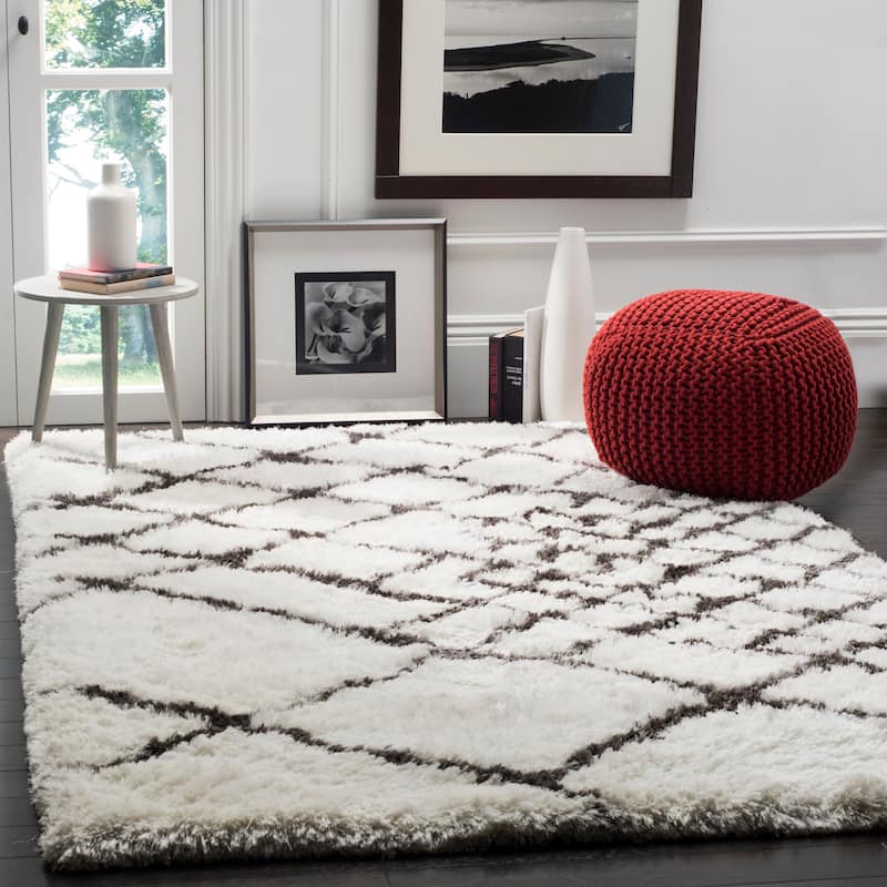 SAFAVIEH Handmade Toronto Shag Brittnay Polyester Rug - 5' x 8' - Ivory/Dark Grey