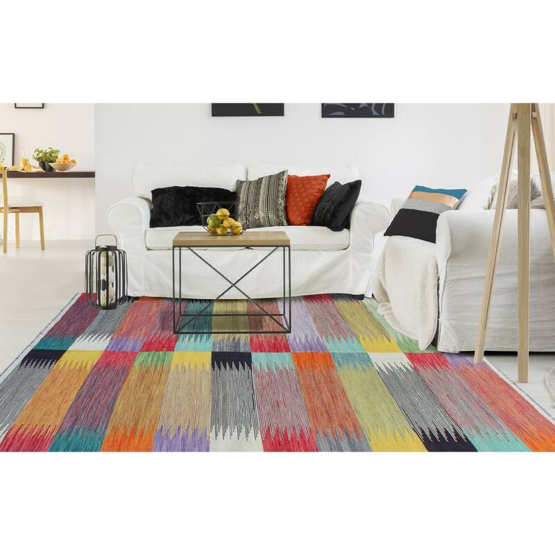 Modern Flatweave Qaljan Ivory/Black Rug - 5'7" x 8'1"