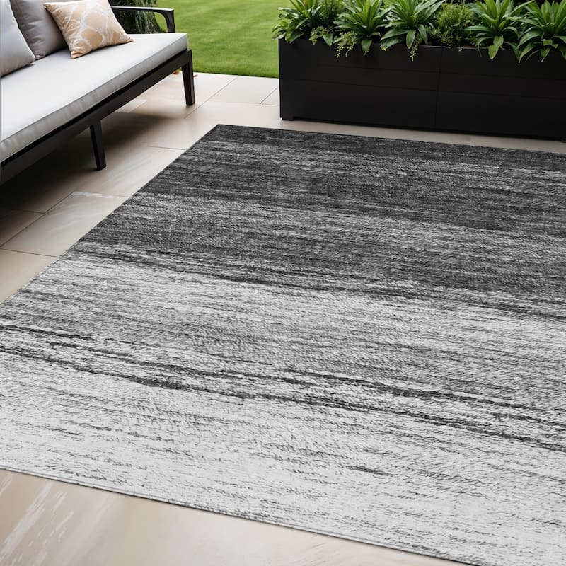 HomeRoots Ombre Transitional Rectangle Outdoor Rug - 5' X 8'
