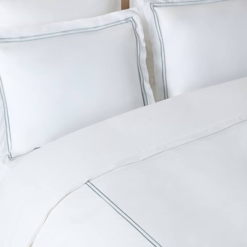SAFAVIEH Home Hotel Collection 2-Line Embroidered 300Tc Percale 3-piece Duvet Cover Set