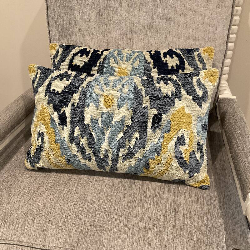 HERAT ORIENTAL Handmade Chenille Throw Pillow