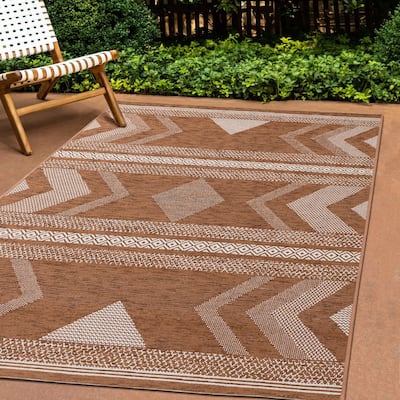 Rust Cream Indoor/Outdoor Area Rug.