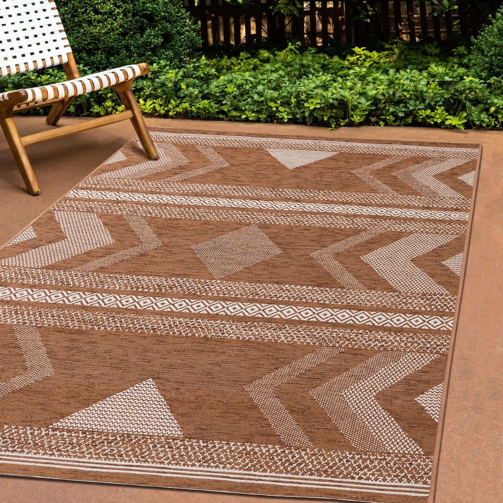 Rust Cream Indoor/Outdoor Area Rug.