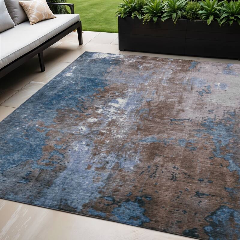 HomeRoots Abstract Transitional Rectangle Outdoor Rug - 5' X 8'