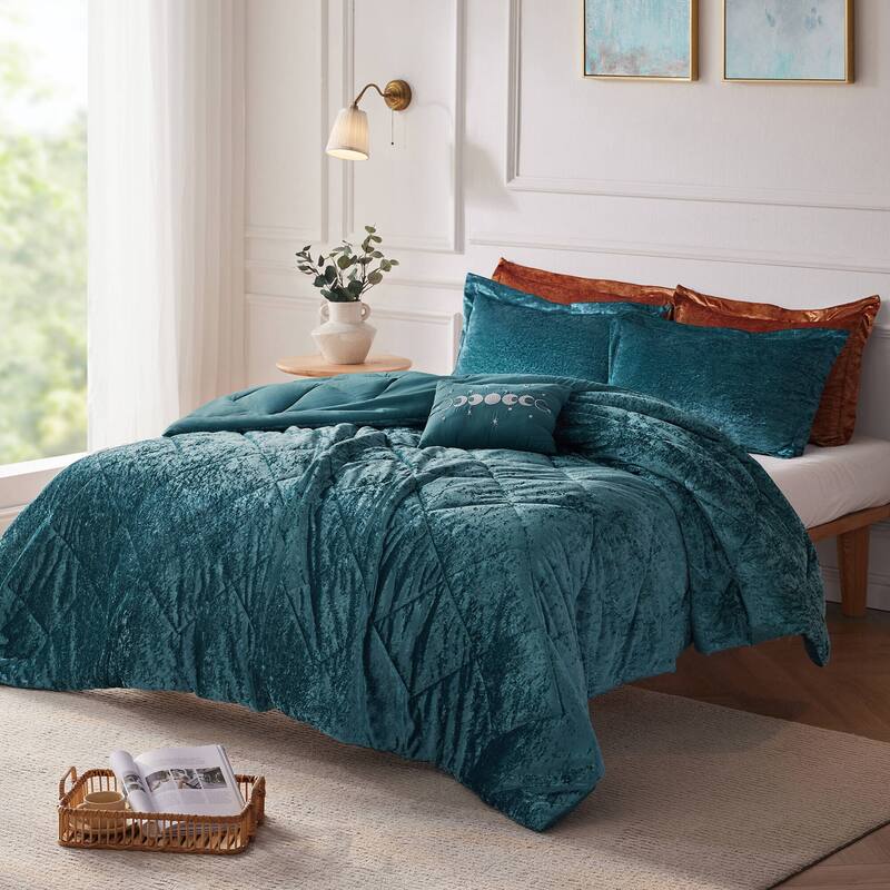 Intelligent Design Isabel Velvet Comforter Set