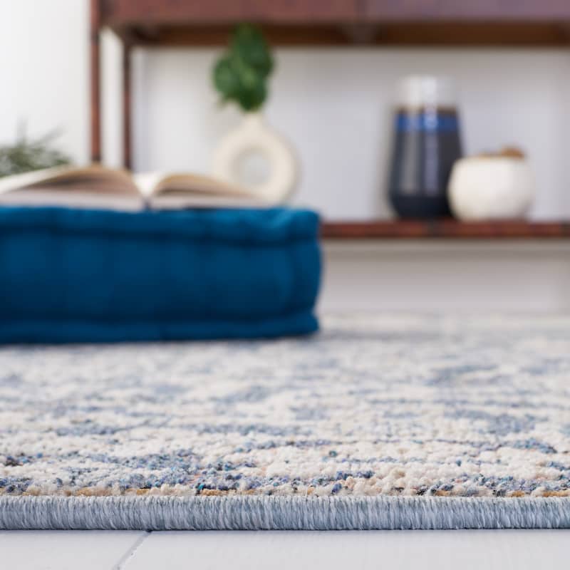 SAFAVIEH Vivaldi Razie Oriental Rug