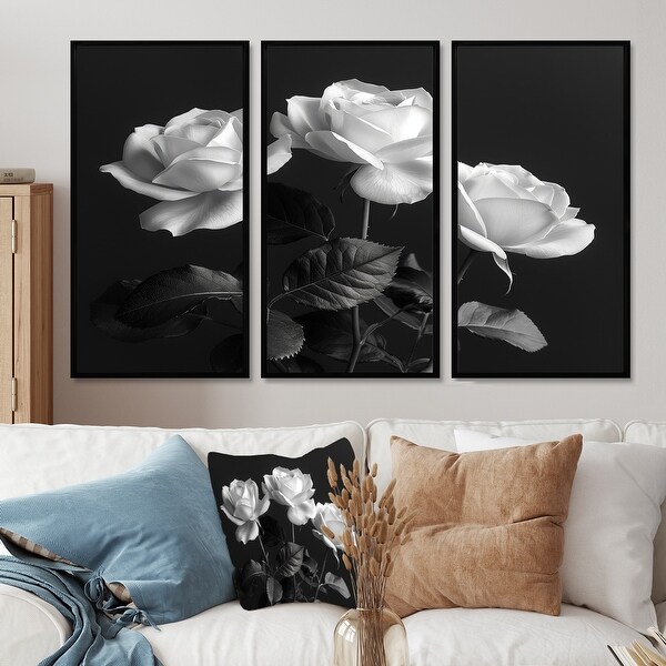 Designart - Monochrome Black And White Roses Bloom III - Roses