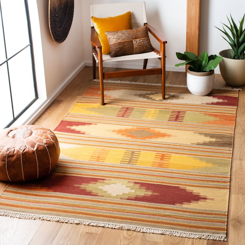 SAFAVIEH Handmade Kilim Johana Vinciane Casual Tribal Wool Rug - 6' x 9' - Red/Multi