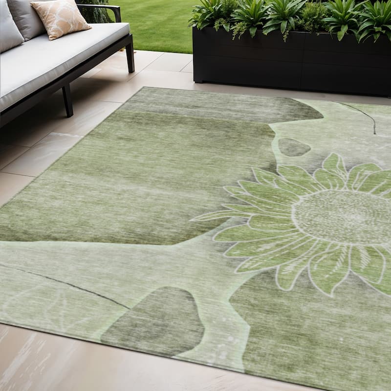 HomeRoots Floral Transitional Rectangle Outdoor Rug - 5' X 8'