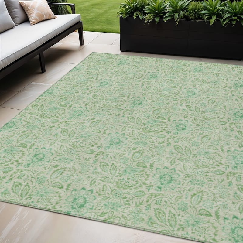 HomeRoots Floral Transitional Rectangle Outdoor Rug - 5' X 8'