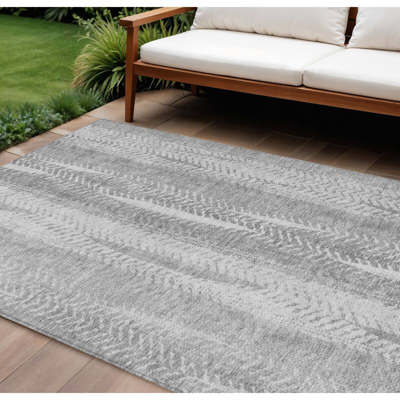 HomeRoots Botanical Leaves Transitional Rectangle Outdoor Rug - 9' X 12'