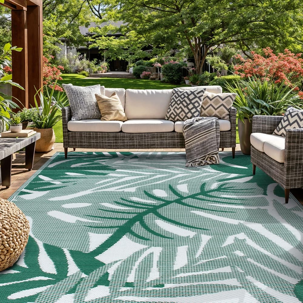 World Rug Gallery Tropical Leaf Reversible Recycled Plastic Outdoor Rugs