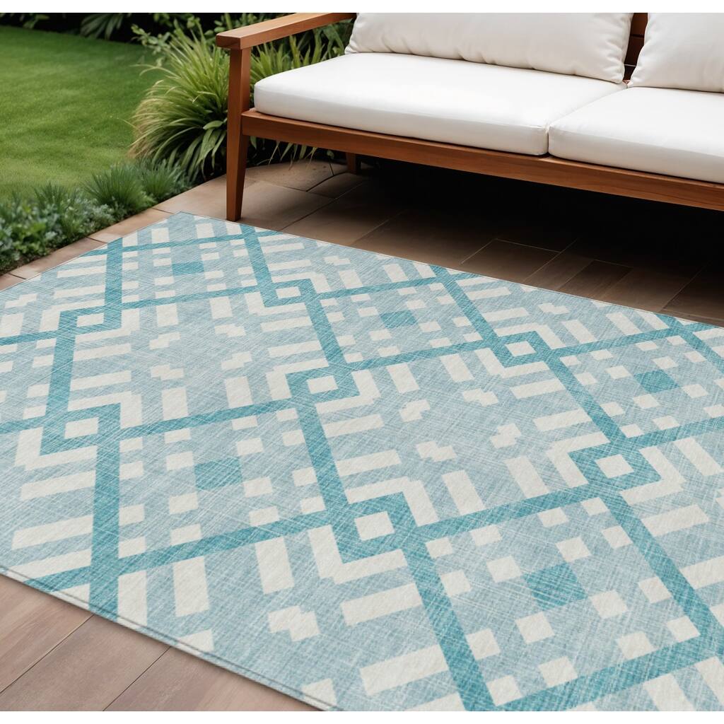 HomeRoots Geometric Transitional Rectangle Outdoor Rug