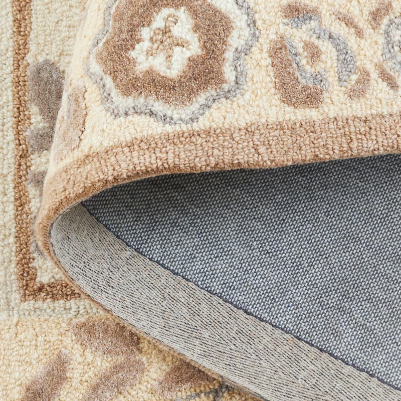 SAFAVIEH Handmade Earthly Treasure Aurelija Traditional Wool Rug