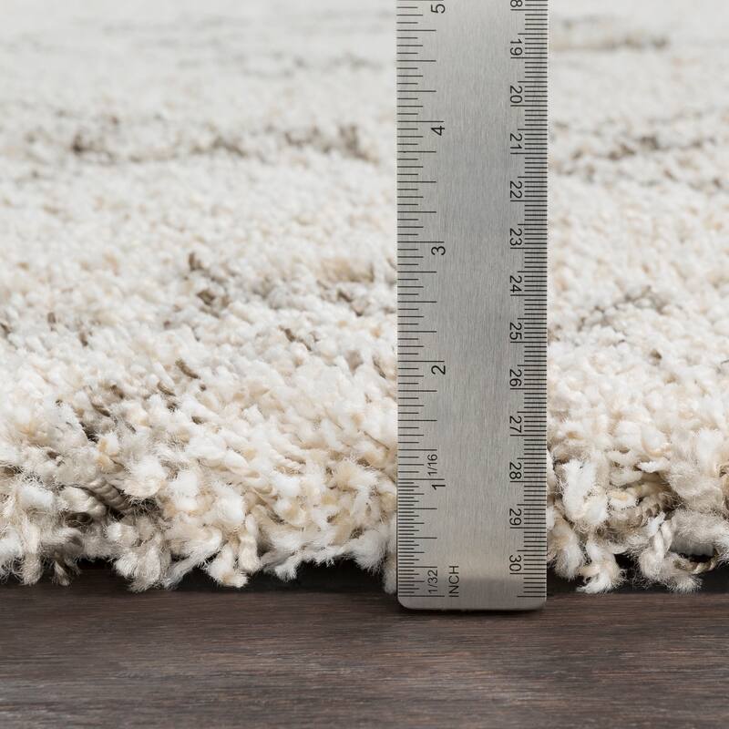 Amira Ivory Moroccan Shag Area Rug (6'7" x 9'6") - 6'7" x 9'6"