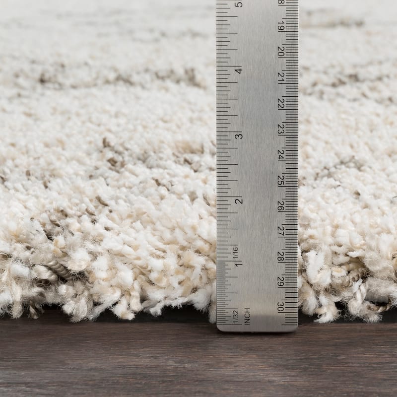 Amira Ivory Moroccan Shag Area Rug (7'10" x 10'3") - 7'10" x 10'3"