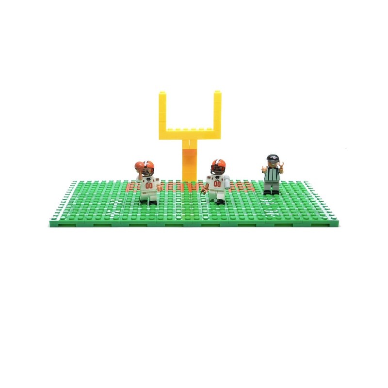 oyo sports nfl full field building block set