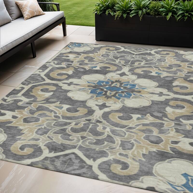 HomeRoots Damask Traditional Rectangle Outdoor Rug - 5' X 8'