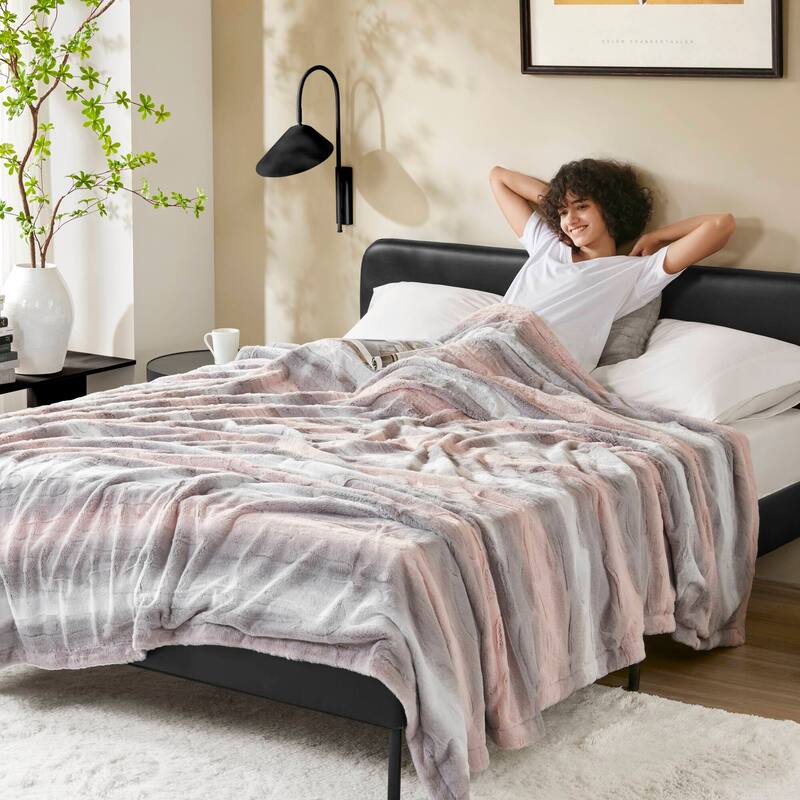 Madison Park Zuri Faux Fur Blanket