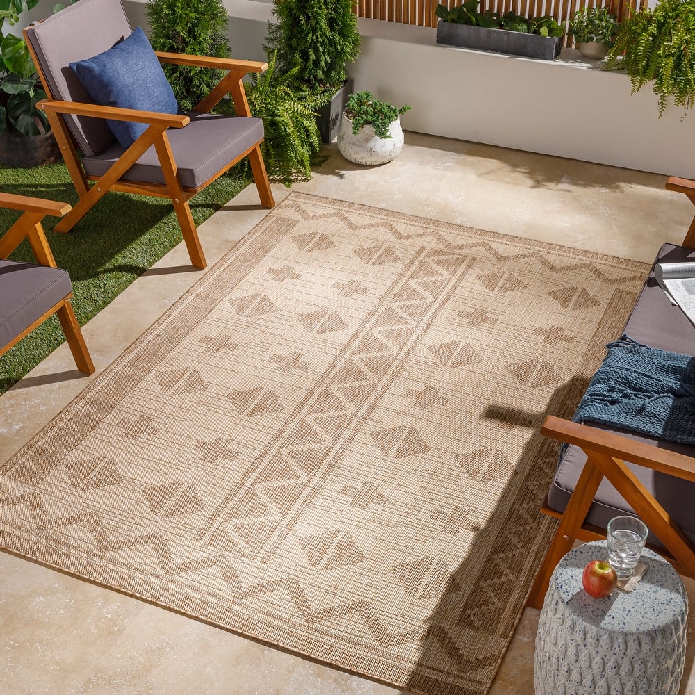 Livabliss Kyrah Boho Geometric Indoor/ Outdoor Area Rug