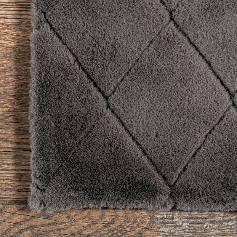 Nuloom Amy SuperiorWash Casual Faux Rabbit Machine Washable Area Rug