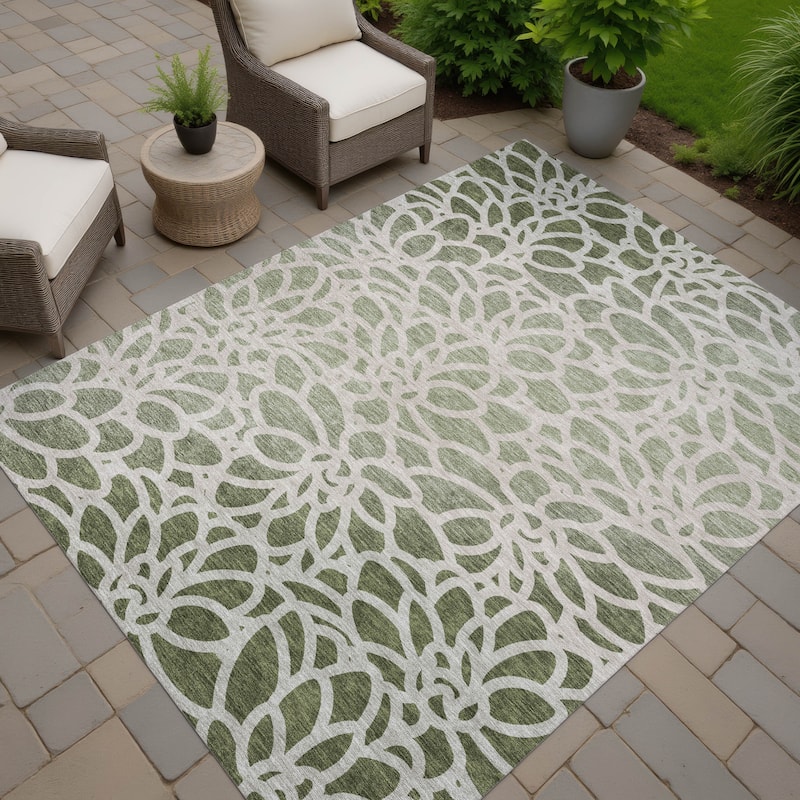 Machine Washable Indoor/ Outdoor Floral Craze Chantille Rug