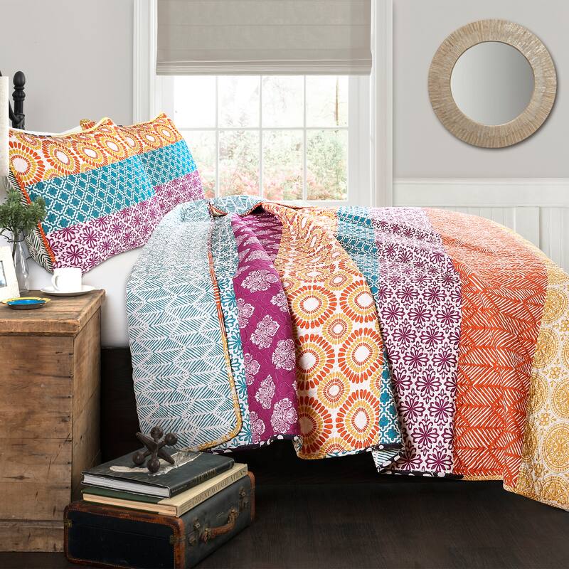The Curated Nomad La Boheme 3-piece Striped Patterned Quilt Set - Fuchsia - King