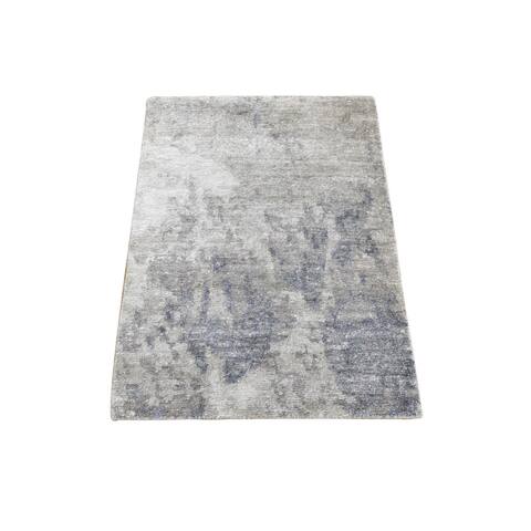 Shahbanu Rugs Light Gray Textured Wool with Plant Based Silk Modern Abstract Design Hand Knotted Mat Oriental Rug (2'0" x 2'10")