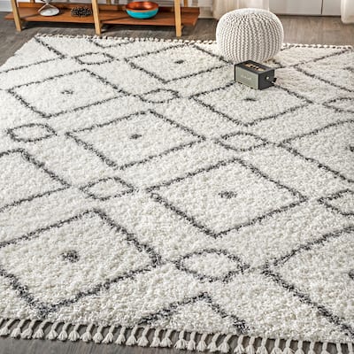 JONATHAN Y Modern Shag Plush Tassel Moroccan Diamond Area Rug