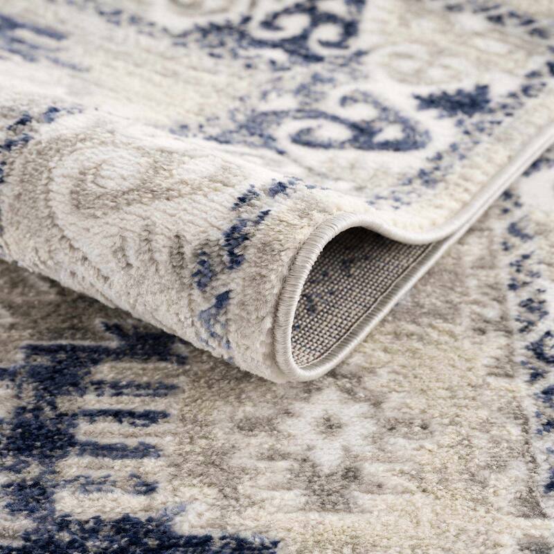 Brend Traditional Oriental Medallion Area Rug