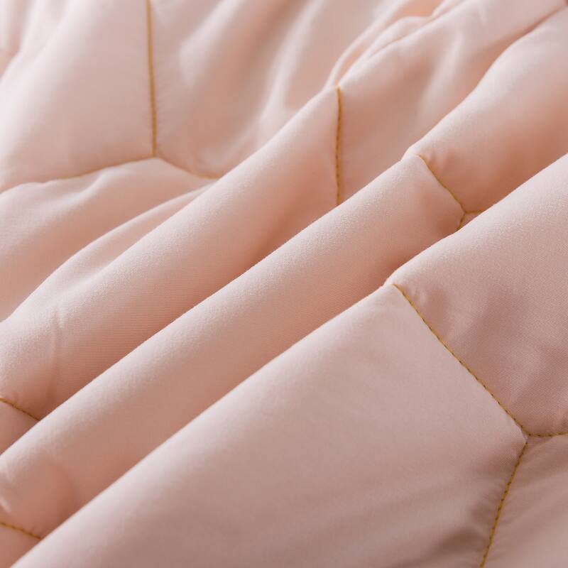 Honeycomb Color Contrast Stitched Lightweight Down Alternative Blanket
