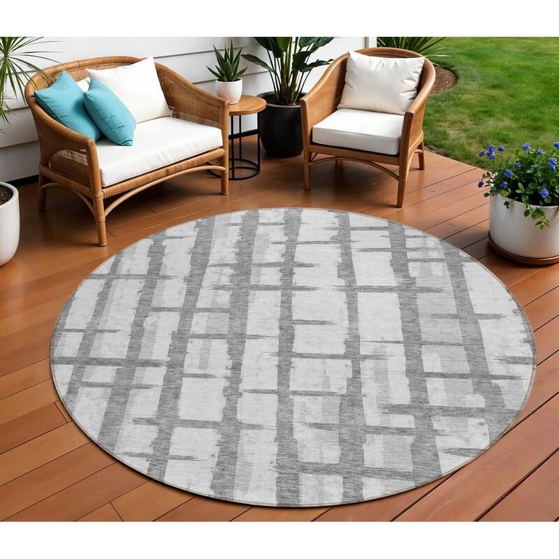 HomeRoots Striped Transitional Rectangle Outdoor Rug - 8' Round