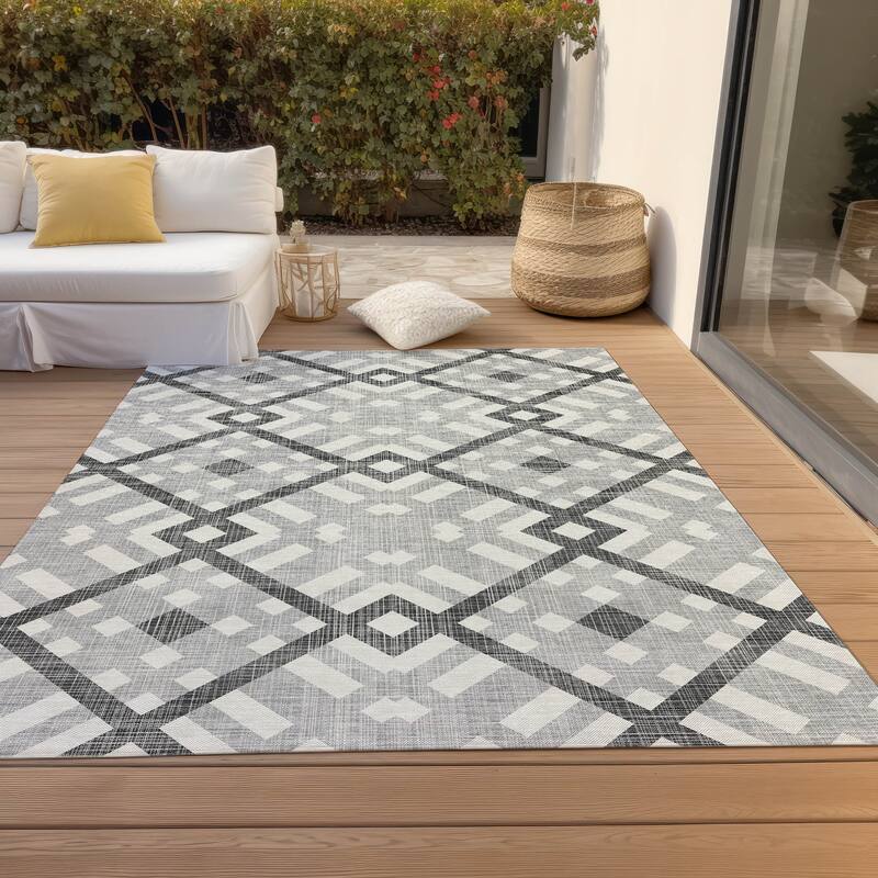 Machine Washable Indoor/ Outdoor Chantille Modern Trellis Rug