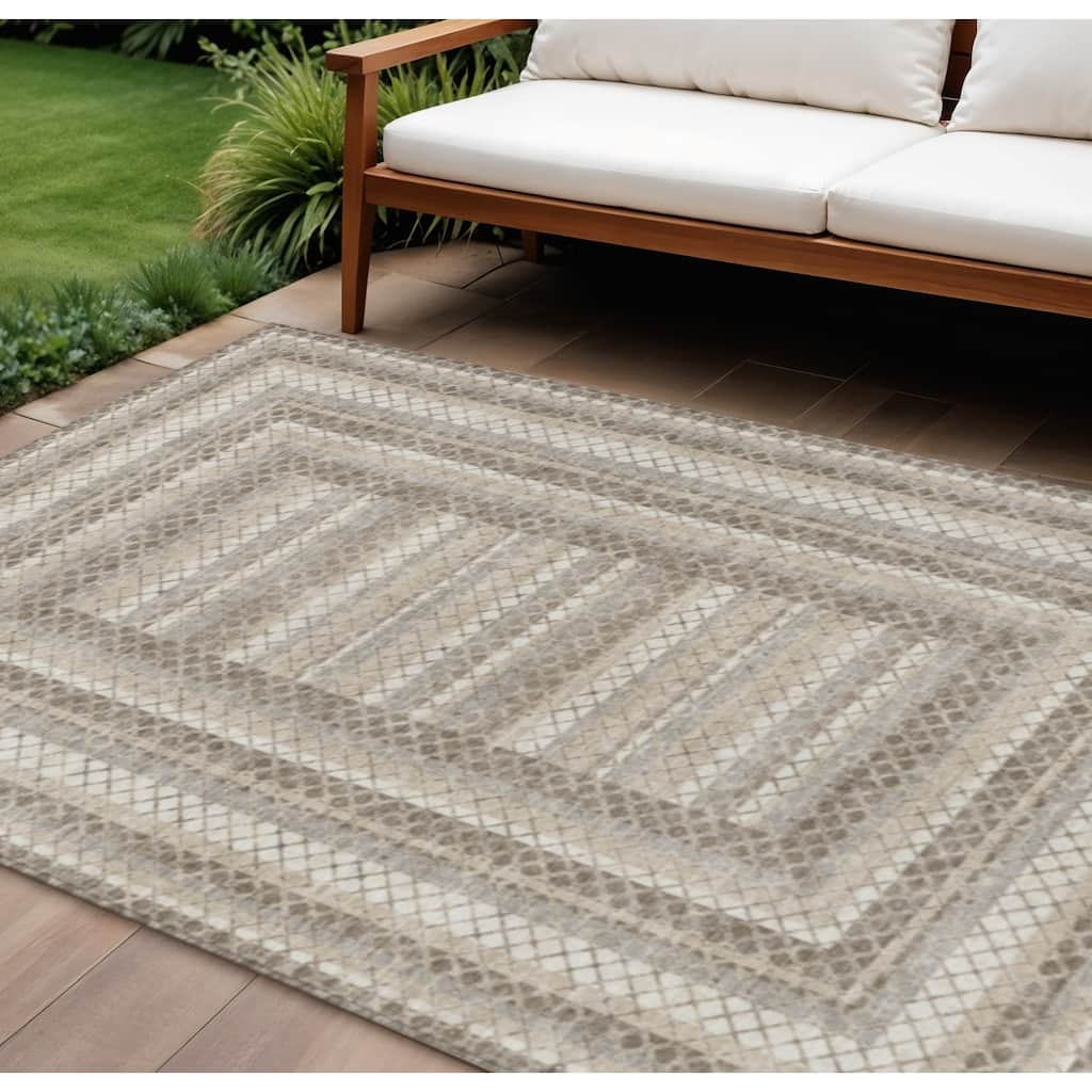 HomeRoots Geometric Transitional Rectangle Outdoor Rug