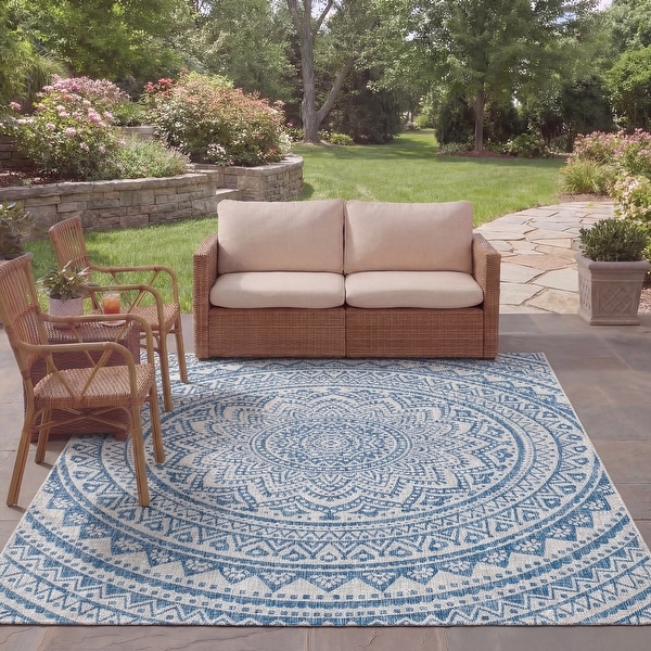 SAFAVIEH Courtyard Fran Mandala Indoor/ Outdoor Waterproof Patio