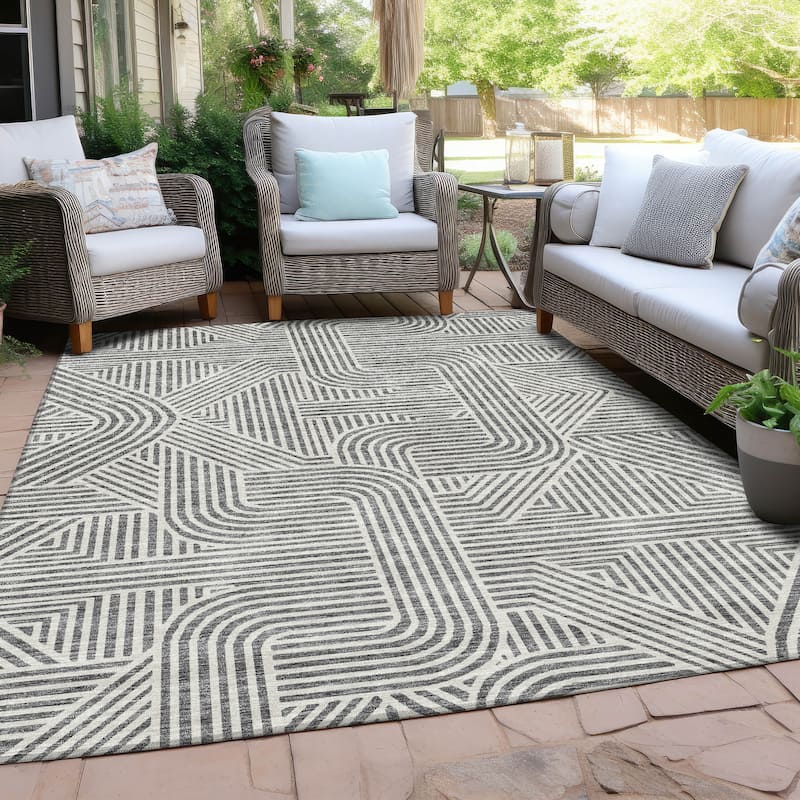 Machine Washable Indoor/ Outdoor Chantille Contemporary Geo Rug - Gray - 2'6" x 3'10"