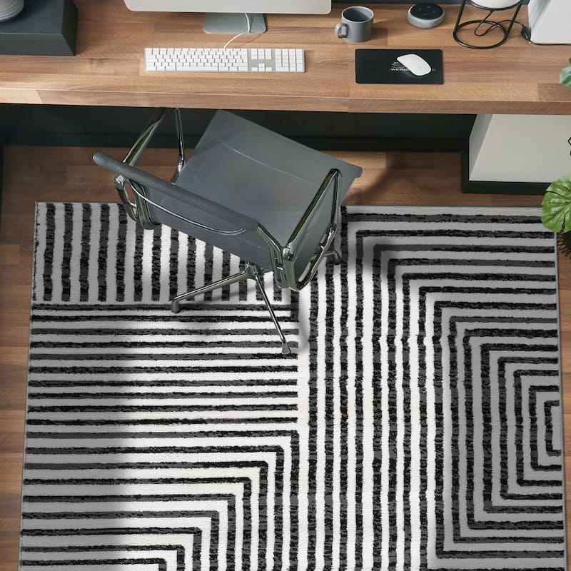 Cream Black Modern Maze Stylish and Durable Area Rug - 4' x 6'