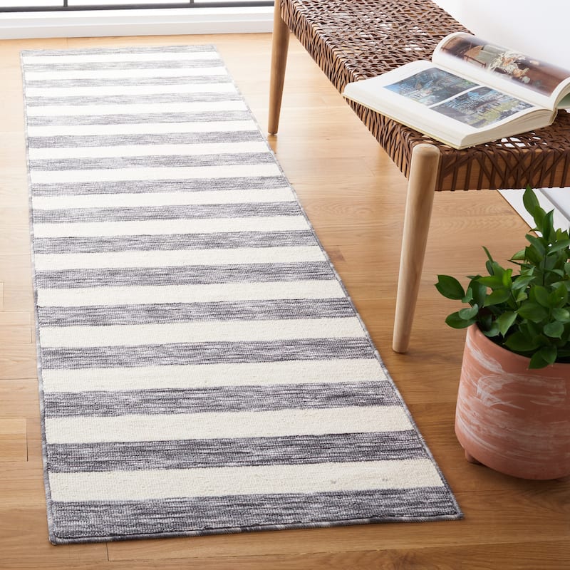 SAFAVIEH Easy Care Machine Washable Juliyana Stripe Rug