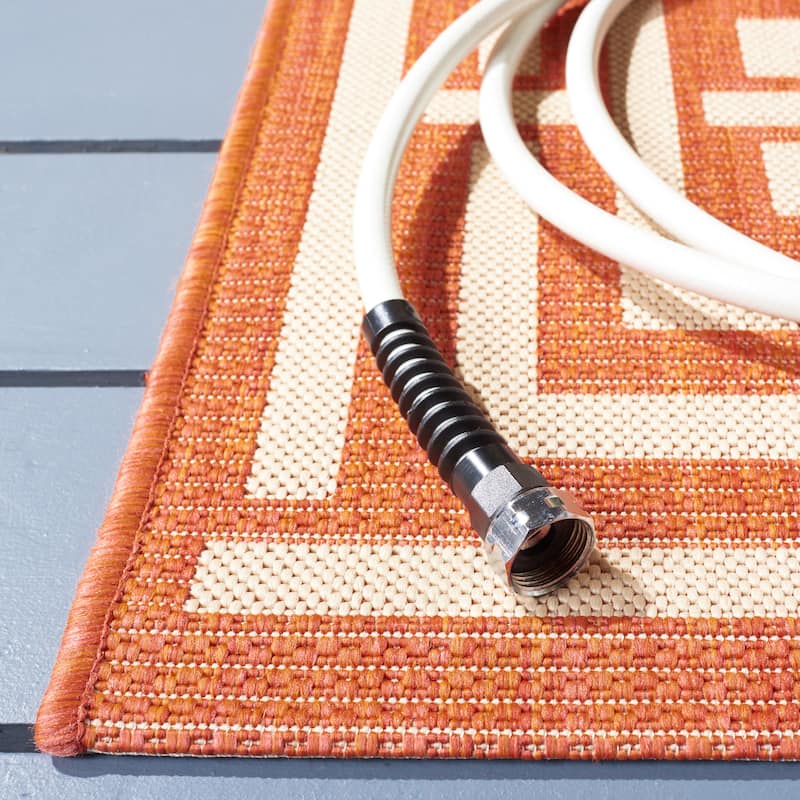SAFAVIEH Courtyard Errica Indoor/ Outdoor Waterproof Patio Backyard Rug