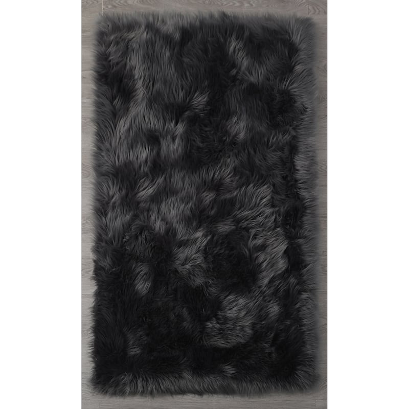 84 in L Ultra Soft Fluffy Faux Fur Sheepskin Area Rug - 6' x 7'