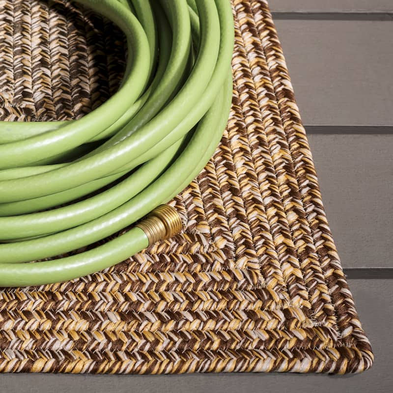 SAFAVIEH Handmade Braided Ecenur Indoor/Outdoor Machine Washable Rug